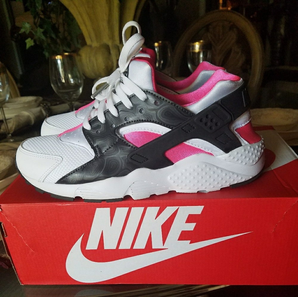 Grade School Nike Huarache Run